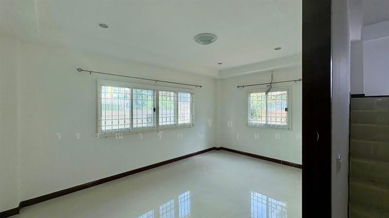 บ้านเดี่ยว 3 ชั้น 96 ตร.ว. บ้านเดี่ยว ซอยลาดพร้าว80 แยก22, Bangkok, ถนนลาดพร้าว, Wang Thonglang, Bangkok, 10+ Bedrooms, 300 sqm, Single Detached House For Sale, by คุณ กิริยา วรรณารักษ์ (แอฟ), 500600121 - DDproperty.com