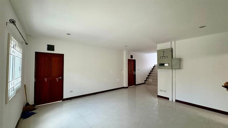 บ้านเดี่ยว 3 ชั้น 96 ตร.ว. บ้านเดี่ยว ซอยลาดพร้าว80 แยก22, กรุงเทพ, ถนนลาดพร้าว, วังทองหลาง, กรุงเทพ, 300 ตร.ม., บ้านเดี่ยว ขาย, โดย คุณ กิริยา วรรณารักษ์ (แอฟ), 500600121 - DDproperty.com