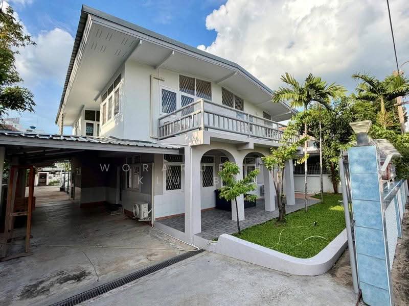 5-BR House, bangkok, Lat Yao, Chatuchak, Bangkok, 5 Bedrooms, 550 sqm, Single Detached House For Rent, by Woraruethai Klumbun, 500600348 - DDproperty.com