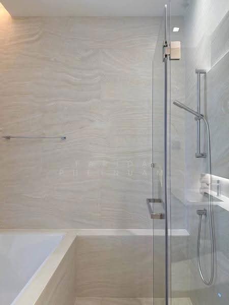 The Strand Thonglor, Bangkok, 36 Soi Sukhumvit 55, Khlong Tan Nua, Watthana, Bangkok, 1 Bedroom, 51 sqm, Condo For Rent, by Farida Phetnuam, 500600890 - DDproperty.com