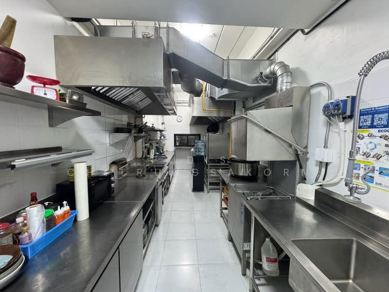 เซ้งร้านอาหารพร้อมดำเนินกิจการ ถ.เชื้อเพลิง – พระราม 4, กรุงเทพ, ทุ่งมหาเมฆ, สาทร, กรุงเทพ, 197 ตร.ม., กิจการ ให้เช่า, โดย Pudis Chitrungsakorn, 500601209 - DDproperty.com