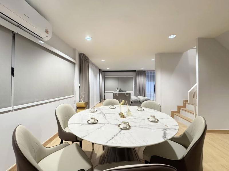 House for Rent Near MRT Huai Khwang, Bangkok, Huai Khwang, Bangkok, 5 Bedrooms, 420 sqm, Single Detached House For Rent, by Chanon Phangchienghien, 500601420 - DDproperty.com