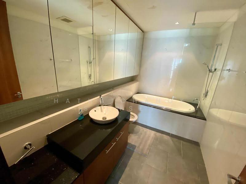 The Lakes, Bangkok, 123 Ratchadaphisek Road, Khlong Toei, Bangkok, 2 Bedrooms, 111 sqm, Condo For Rent, by Hathaichanok Saenset, 500601762 - DDproperty.com