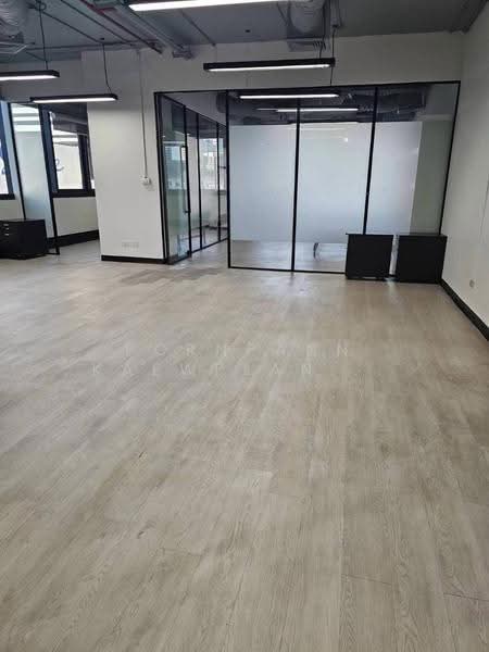 ให้เช่าพื้นที่สำนักงาน ตกแต่งสวย 100 ตร.ม. ทำเลทองหล่อ | พร้อมกั้นห้องกระจกและเฟอร์นิเจอร์, กรุงเทพ, คลองตันเหนือ, วัฒนา, กรุงเทพ, 100 ตร.ม., สำนักงาน ให้เช่า, โดย Pornpann Kaewplang (Sand), 500602268 - DDproperty.com