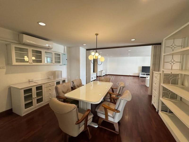 D.S. Tower 1 Sukhumvit 33, Bangkok, Soi Phrom Chit, Khlong Tan Nua, Watthana, Bangkok, 3 Bedrooms, 200 sqm, Condo For Rent, by Napatsawan Tamjorhor, 500602338 - DDproperty.com