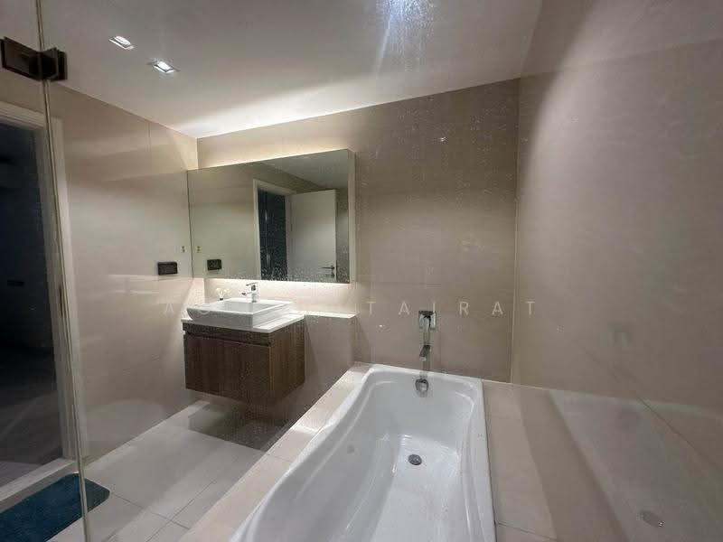 Vtara Sukhumvit 36, Bangkok, 118 Soi Saen Sabai, Phra Kanong, Khlong Toei, Bangkok, 2 Bedrooms, 58 sqm, Condo For Rent, by Aom Hatairat, 500603253 - DDproperty.com
