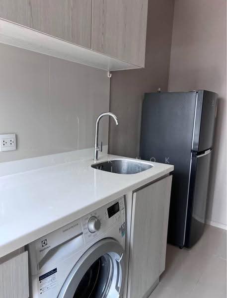 Life Asoke, Bangkok, Asoke-Dindang Road, Bang Kapi, Huai Khwang, Bangkok, 1 Bedroom, 29 sqm, Condo For Rent, by Kornkanok Sonvichai, 500603516 - DDproperty.com