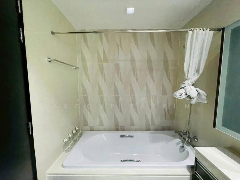 Sky Walk Residences, Bangkok, 1599 Sukhumvit Road, Phra Kanong Nua, Watthana, Bangkok, 1 Bedroom, 54 sqm, Condo For Rent, by Jettapat Jaroonpipatkun, 500604164 - DDproperty.com