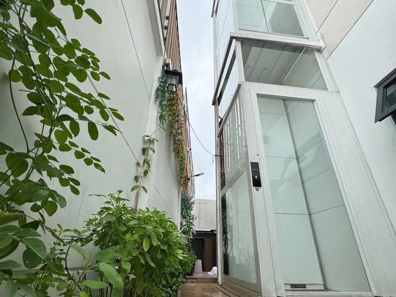 Prime Nine Ekamai, bangkok, Soi Kamnoet Sap 2 Pradit Manutham Road, Bang Kapi, Huai Khwang, Bangkok, 3 Bedrooms, 315 sqm, Townhouse For Sale, by ดนิตา จุมพลา, 500604606 - DDproperty.com