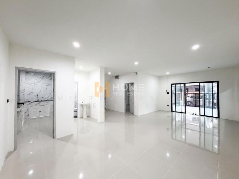 อิ่มอัมพร 2, Bangkok, Bang Chuek Nang, Taling Chan, Bangkok, 5 Bedrooms, 200 sqm, Semi-Detached House (Twin House) For Sale, by HOME Real Estate Service, 500604736 - DDproperty.com