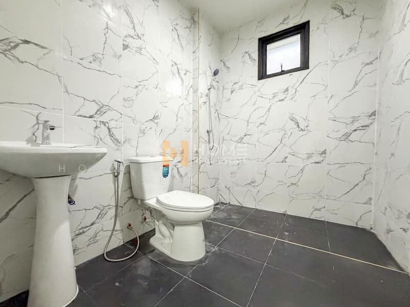 อิ่มอัมพร 2, Bangkok, Bang Chuek Nang, Taling Chan, Bangkok, 5 Bedrooms, 200 sqm, Semi-Detached House (Twin House) For Sale, by HOME Real Estate Service, 500604736 - DDproperty.com