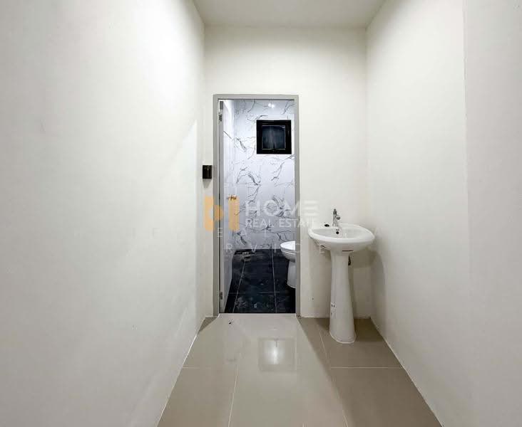 อิ่มอัมพร 2, Bangkok, Bang Chuek Nang, Taling Chan, Bangkok, 5 Bedrooms, 200 sqm, Semi-Detached House (Twin House) For Sale, by HOME Real Estate Service, 500604736 - DDproperty.com