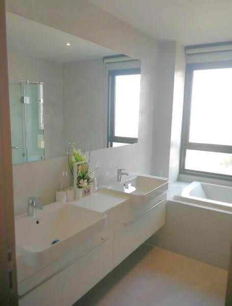Rhythm Ekkamai, Bangkok, 11 Soi Sukhumvit 63, Khlongtoei Nua, Watthana, Bangkok, 2 Bedrooms, 70 sqm, Condo For Rent, by Aom Hatairat, 500604788 - DDproperty.com