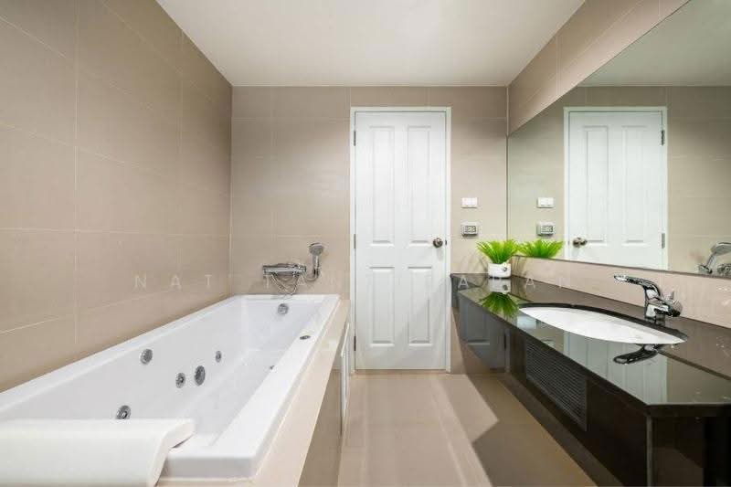 Belle Grand Rama 9, Bangkok, 131 Rama 9 Road, Huai Khwang, Bangkok, 3 Bedrooms, 108 sqm, Condo For Sale, by Nat Tantirapan, 500604976 - DDproperty.com