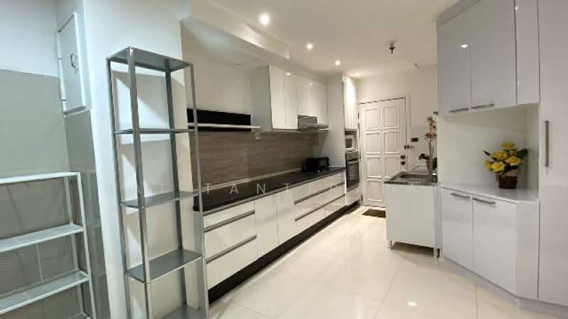 Fifty Fifth Tower, Bangkok, 84 Soi Sukhumvit 55, Sukhumvit Road, Khlong Tan Nua, Watthana, Bangkok, 3 Bedrooms, 170 sqm, Condo For Rent, by Nat Tantirapan, 500605019 - DDproperty.com