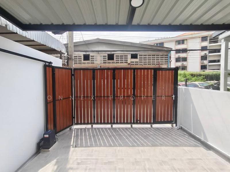 Three - storey townhouse, 20 square wah, Soi Ladprao 93., Bangkok, ลาดพร้าว, Khlong Chaokhun Sing, Wang Thonglang, Bangkok, 4 Bedrooms, 180 sqm, Townhouse For Sale, by Connex Property, 500605090 - DDproperty.com