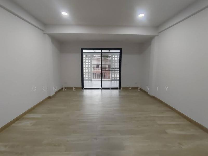 Three - storey townhouse, 20 square wah, Soi Ladprao 93., Bangkok, ลาดพร้าว, Khlong Chaokhun Sing, Wang Thonglang, Bangkok, 4 Bedrooms, 180 sqm, Townhouse For Sale, by Connex Property, 500605090 - DDproperty.com