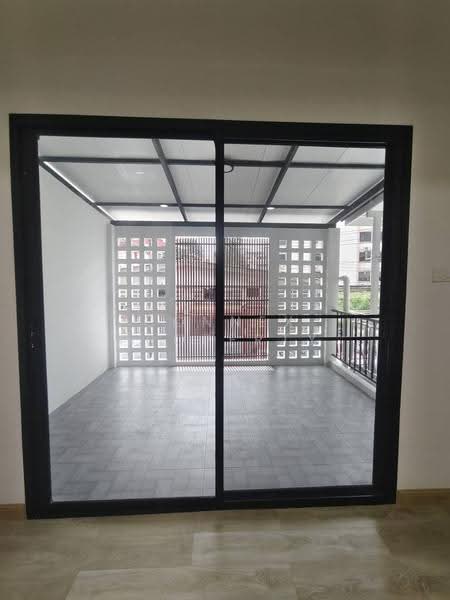 Three - storey townhouse, 20 square wah, Soi Ladprao 93., Bangkok, ลาดพร้าว, Khlong Chaokhun Sing, Wang Thonglang, Bangkok, 4 Bedrooms, 180 sqm, Townhouse For Sale, by Connex Property, 500605090 - DDproperty.com