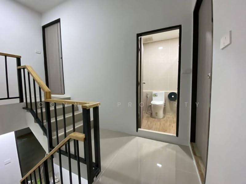 Three - storey townhouse, 20 square wah, Soi Ladprao 93., Bangkok, ลาดพร้าว, Khlong Chaokhun Sing, Wang Thonglang, Bangkok, 4 Bedrooms, 180 sqm, Townhouse For Sale, by Connex Property, 500605090 - DDproperty.com