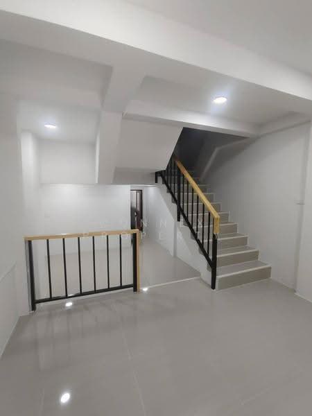 Three - storey townhouse, 20 square wah, Soi Ladprao 93., Bangkok, ลาดพร้าว, Khlong Chaokhun Sing, Wang Thonglang, Bangkok, 4 Bedrooms, 180 sqm, Townhouse For Sale, by Connex Property, 500605090 - DDproperty.com
