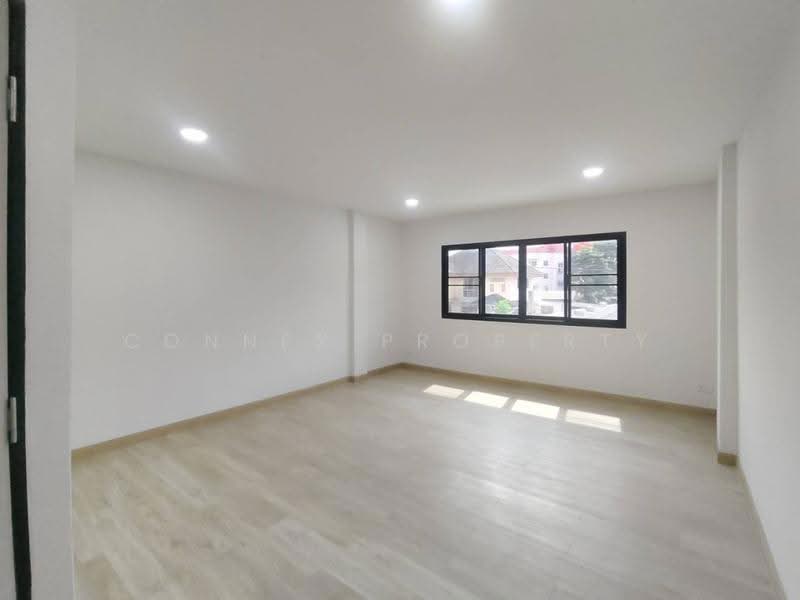 Three - storey townhouse, 20 square wah, Soi Ladprao 93., Bangkok, ลาดพร้าว, Khlong Chaokhun Sing, Wang Thonglang, Bangkok, 4 Bedrooms, 180 sqm, Townhouse For Sale, by Connex Property, 500605090 - DDproperty.com
