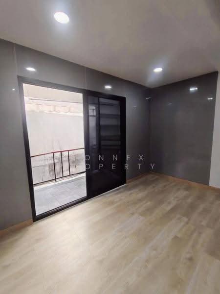 Three - storey townhouse, 20 square wah, Soi Ladprao 93., Bangkok, ลาดพร้าว, Khlong Chaokhun Sing, Wang Thonglang, Bangkok, 4 Bedrooms, 180 sqm, Townhouse For Sale, by Connex Property, 500605090 - DDproperty.com