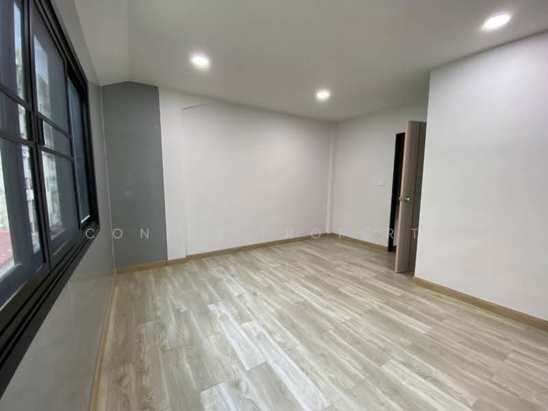 Three - storey townhouse, 20 square wah, Soi Ladprao 93., Bangkok, ลาดพร้าว, Khlong Chaokhun Sing, Wang Thonglang, Bangkok, 4 Bedrooms, 180 sqm, Townhouse For Sale, by Connex Property, 500605090 - DDproperty.com