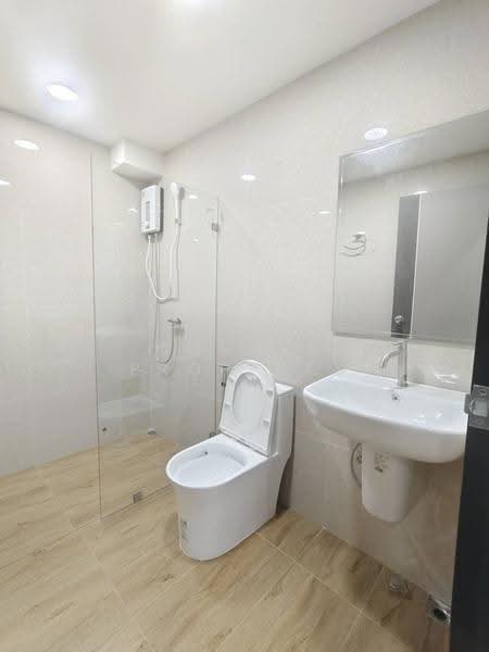 Three - storey townhouse, 20 square wah, Soi Ladprao 93., Bangkok, ลาดพร้าว, Khlong Chaokhun Sing, Wang Thonglang, Bangkok, 4 Bedrooms, 180 sqm, Townhouse For Sale, by Connex Property, 500605090 - DDproperty.com