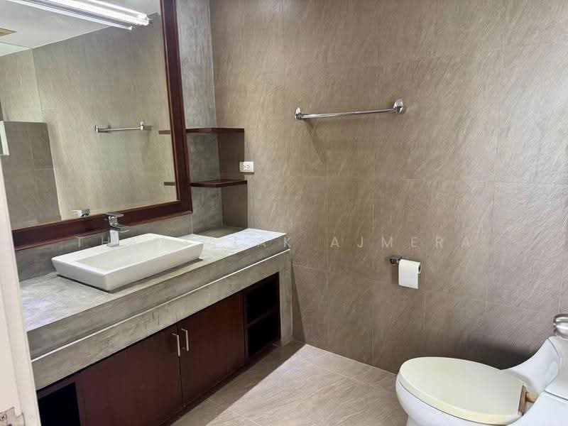 D.S. Tower 1 Sukhumvit 33, Bangkok, Soi Phrom Chit, Khlong Tan Nua, Watthana, Bangkok, 3 Bedrooms, 250 sqm, Condo For Rent, by Thanyalak Ajmera, 500605422 - DDproperty.com