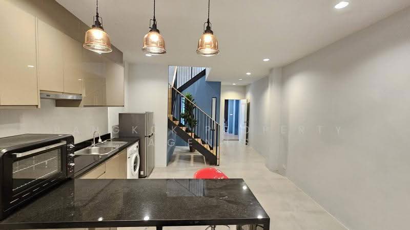 Townhouse in Ekkamai, Bangkok, Khlong Tan Nua, Watthana, Bangkok, 4 Bedrooms, 200 sqm, Townhouse For Rent, by BANGKOK PROPERTY AGENTS, 500605761 - DDproperty.com