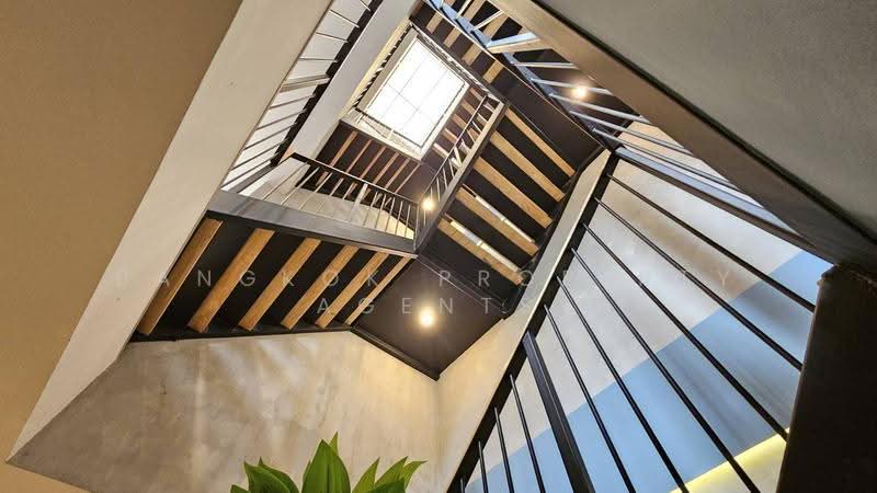 Townhouse in Ekkamai, Bangkok, Khlong Tan Nua, Watthana, Bangkok, 4 Bedrooms, 200 sqm, Townhouse For Rent, by BANGKOK PROPERTY AGENTS, 500605761 - DDproperty.com