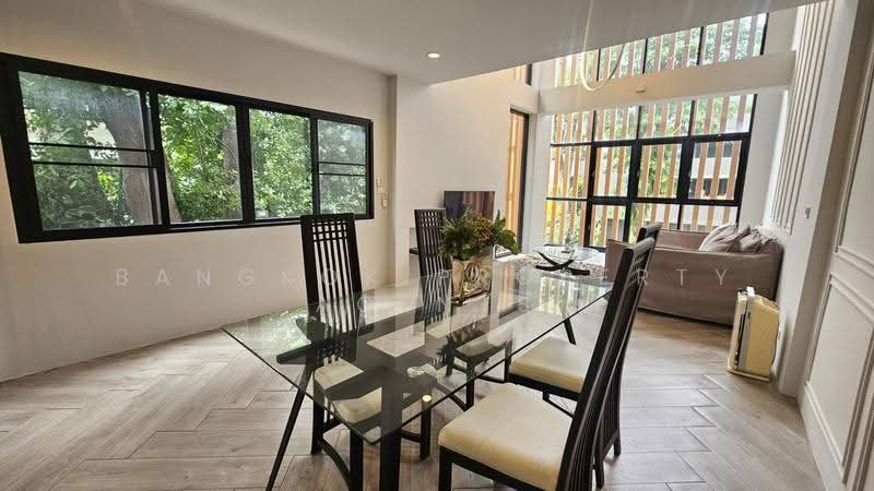 Townhouse in Ekkamai, Bangkok, Khlong Tan Nua, Watthana, Bangkok, 4 Bedrooms, 200 sqm, Townhouse For Rent, by BANGKOK PROPERTY AGENTS, 500605761 - DDproperty.com