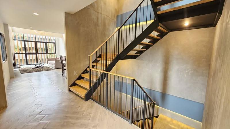 Townhouse in Ekkamai, Bangkok, Khlong Tan Nua, Watthana, Bangkok, 4 Bedrooms, 200 sqm, Townhouse For Rent, by BANGKOK PROPERTY AGENTS, 500605761 - DDproperty.com
