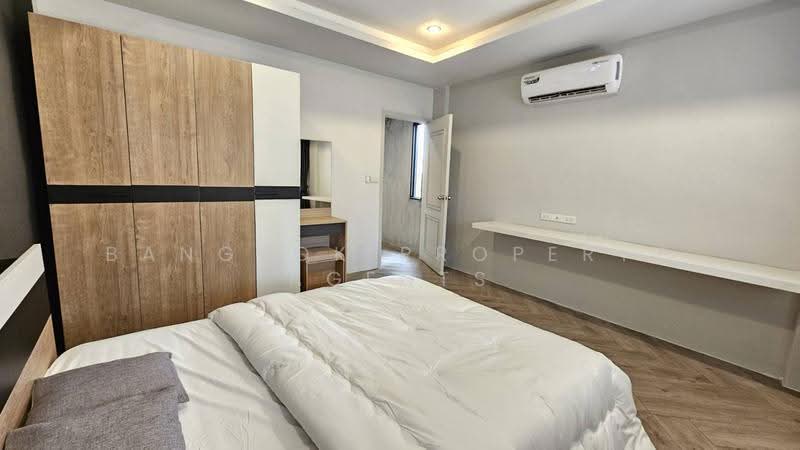 Townhouse in Ekkamai, Bangkok, Khlong Tan Nua, Watthana, Bangkok, 4 Bedrooms, 200 sqm, Townhouse For Rent, by BANGKOK PROPERTY AGENTS, 500605761 - DDproperty.com