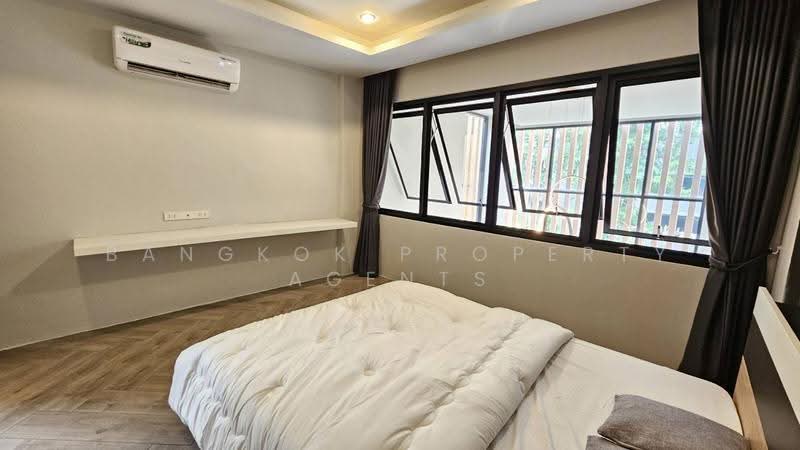 Townhouse in Ekkamai, Bangkok, Khlong Tan Nua, Watthana, Bangkok, 4 Bedrooms, 200 sqm, Townhouse For Rent, by BANGKOK PROPERTY AGENTS, 500605761 - DDproperty.com