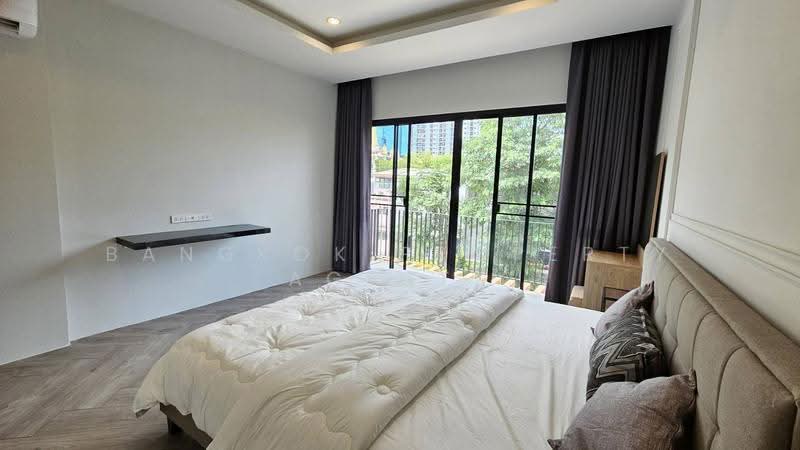 Townhouse in Ekkamai, Bangkok, Khlong Tan Nua, Watthana, Bangkok, 4 Bedrooms, 200 sqm, Townhouse For Rent, by BANGKOK PROPERTY AGENTS, 500605761 - DDproperty.com