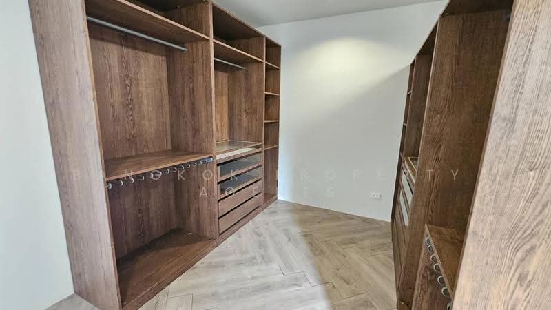 Townhouse in Ekkamai, Bangkok, Khlong Tan Nua, Watthana, Bangkok, 4 Bedrooms, 200 sqm, Townhouse For Rent, by BANGKOK PROPERTY AGENTS, 500605761 - DDproperty.com