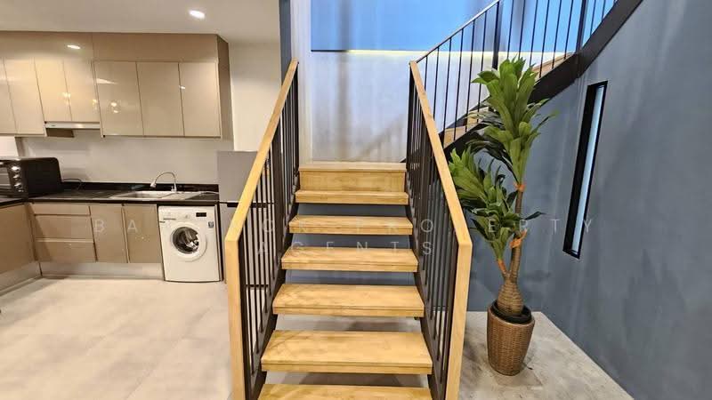 Townhouse in Ekkamai, Bangkok, Khlong Tan Nua, Watthana, Bangkok, 4 Bedrooms, 200 sqm, Townhouse For Rent, by BANGKOK PROPERTY AGENTS, 500605761 - DDproperty.com