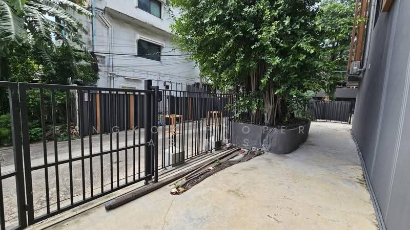 Townhouse in Ekkamai, Bangkok, Khlong Tan Nua, Watthana, Bangkok, 4 Bedrooms, 200 sqm, Townhouse For Rent, by BANGKOK PROPERTY AGENTS, 500605761 - DDproperty.com