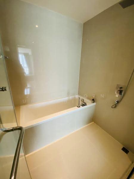 H Sukhumvit 43, bangkok, 28 Sukhumvit 34 Road, Khlong Tan Nua, Watthana, Bangkok, 1 Bedroom, 43 sqm, Condo For Rent, by Juthabhorn Uppachit (Amy), 500606210 - DDproperty.com