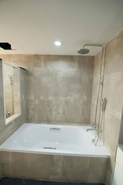 President Park Sukhumvit 24, Bangkok, 99 Sukhumvit 24 Alley, Khlongtoei Nua, Watthana, Bangkok, 3 Bedrooms, 242 sqm, Condo For Rent, by Thanyalak Ajmera, 500606369 - DDproperty.com