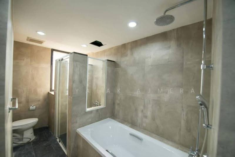 President Park Sukhumvit 24, Bangkok, 99 Sukhumvit 24 Alley, Khlongtoei Nua, Watthana, Bangkok, 3 Bedrooms, 242 sqm, Condo For Rent, by Thanyalak Ajmera, 500606369 - DDproperty.com