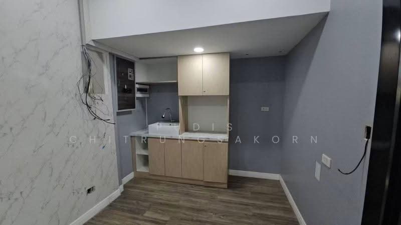 ให้เช่า / ขาย อาคารพาณิชย์ 5.5 ชั้น | ลาดพร้าว – วังทองหลาง, กรุงเทพ, วังทองหลาง, กรุงเทพ, 320 ตร.ม., ตึกแถว-อาคารพาณิชย์ ให้เช่า, โดย Pudis Chitrungsakorn, 500606648 - DDproperty.com