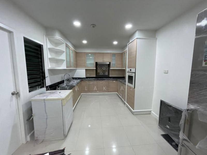City Lakes Tower : ซิตี้เลค ทาวเวอร์, กรุงเทพ, ซอยสุขุมวิท 16, คลองเตย, กรุงเทพ, 319 ตร.ม., คอนโด ให้เช่า, โดย Thanyalak Ajmera, 500606789 - DDproperty.com