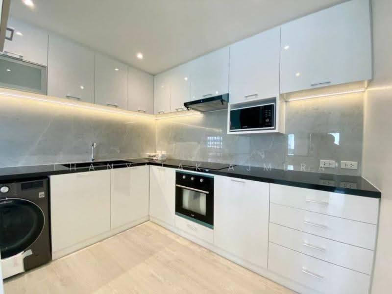Silom Condominium, Bangkok, Silom, Bang Rak, Bangkok, 2 Bedrooms, 144 sqm, Condo For Rent, by Thanyalak Ajmera, 500606895 - DDproperty.com