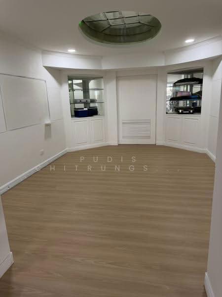 3-Storey Home Office for Rent – MRT Lat Phrao 83 | Pradit Manutham, bangkok, Khlong Chaokhun Sing, Wang Thonglang, Bangkok, 5 Bedrooms, 524 sqm, Townhouse For Rent, by Pudis Chitrungsakorn, 500607025 - DDproperty.com