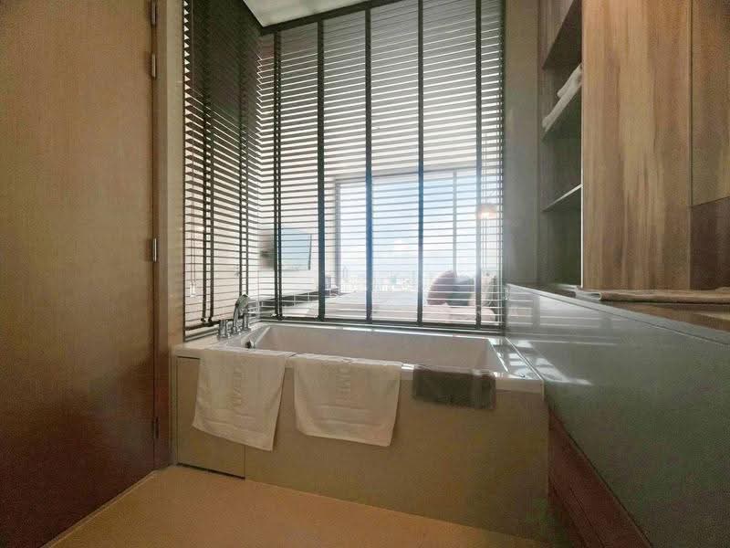 The Esse Asoke, Bangkok, 333 Soi Sukhumvit 21, Sukhumvit Road, Khlongtoei Nua, Watthana, Bangkok, 1 Bedroom, 53 sqm, Condo For Rent, by Vinit Arora, 500607151 - DDproperty.com