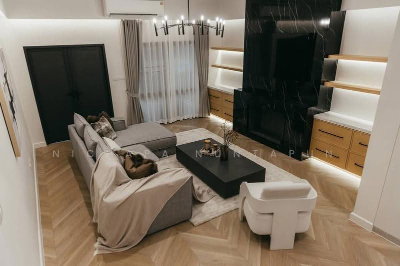 near Ekkamai-Thonglor, bangkok, Khlong Tan Nua, Watthana, Bangkok, 5 Bedrooms, 350 sqm, Townhouse For Rent, by Nichapa Nuntapun, 500608021 - DDproperty.com