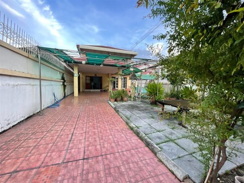 บ้านเดี่ยว 2 ชั้น 81 ตร.ว. บ้านเดี่ยว ซอยสรงประภา28, Bangkok, ถนนวิภาวดี-รังสิต, Si Khan, Don Mueang, Bangkok, 4 Bedrooms, 330 sqm, Single Detached House For Sale, by คุณ สุภัตรา พลอยแดง (แพร), 500608360 - DDproperty.com