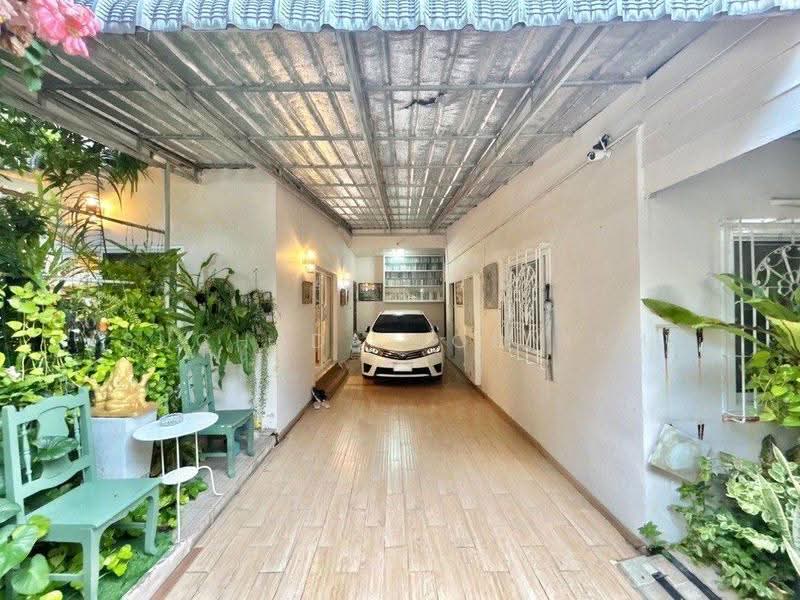 5-BR House, bangkok, Samsen Nok, Huai Khwang, Bangkok, 5 Bedrooms, 270 sqm, Single Detached House For Sale, by Suchada Yodyiem, 500608493 - DDproperty.com